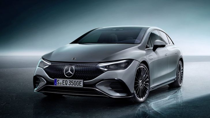 Mercedes-Benz объявил официальные цены и комплектации нового Mercedes-Benz EQE 2023 года