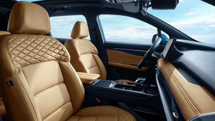 Интерьер Geely Haoyue L 2023
