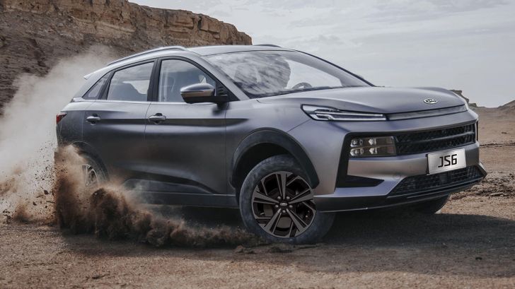 Флагманский кроссовер JAC получил новую топовую версию в России. Сколько она стоит
