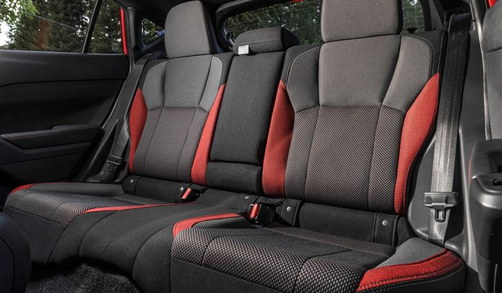 Интерьер Subaru Impreza