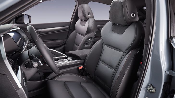 Интерьер Geely Tugella