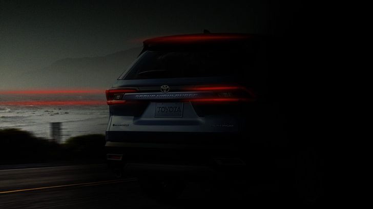 Компания Toyota представит новый трехрядный кроссовер Grand Highlander 8 февраля 2023 года