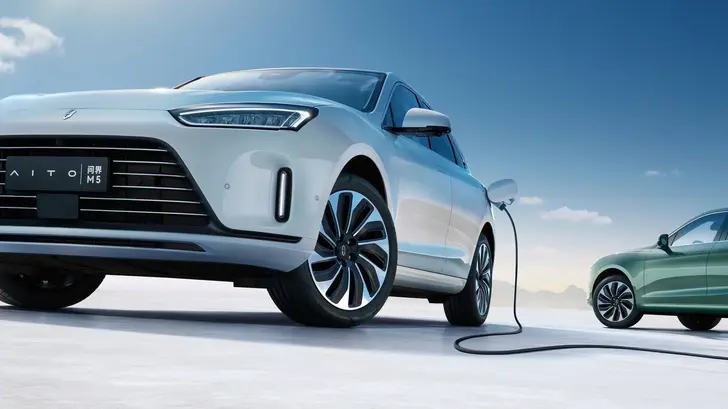 В Россию начнут официально поставлять китайские кроссоверы нового бренда. Сколько они стоят