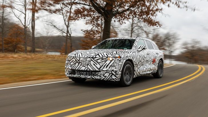 Компания Acura показала прототип нового электрического кроссовера Acura ZDX