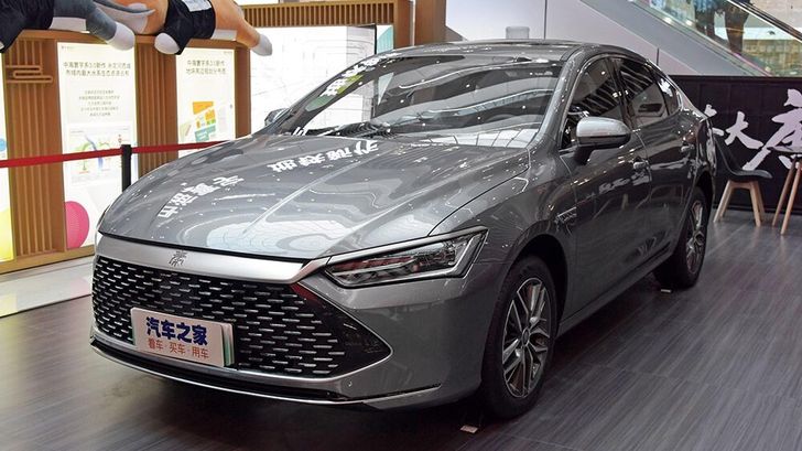 В России стартовали продажи гибрида BYD Qin Plus DM-i: известен ценник