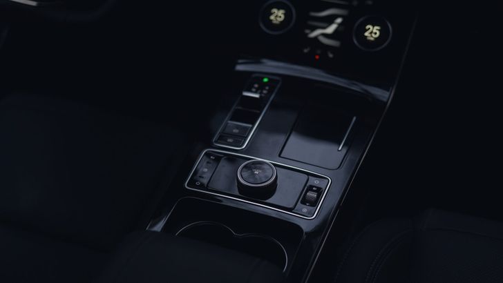 Интерьер Exeed LX AWD