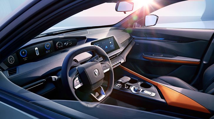 Интерьер Changan Uni-V