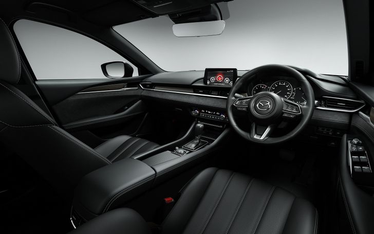 Интерьер обновленной Mazda 6