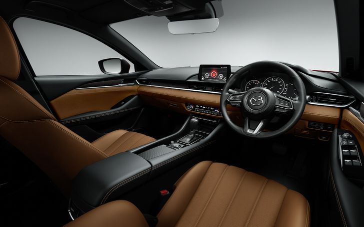 Интерьер обновленной Mazda 6