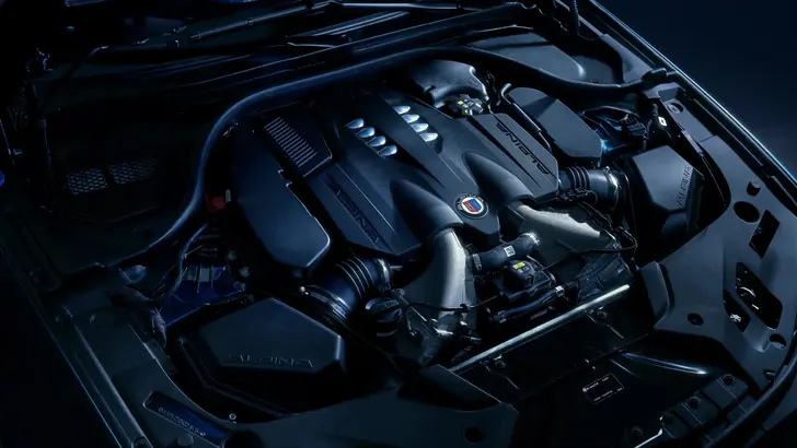 Моторный отсек BMW Alpina B5 GT
