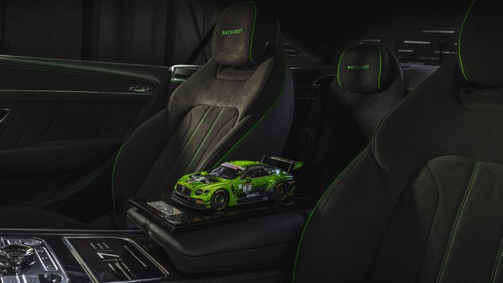 Салон эксклюзивного Bentley Continental GT S, вдохновленного Bathurst 12 Hour