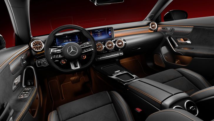 Салон обновленных Mercedes-Benz CLA и CLA Shooting Brake