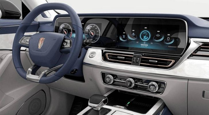 Салон обновленного Hongqi HS5