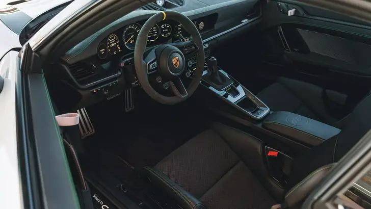 Интерьер Porsche 911 GT3 RS Tribute to Carrera RS Package