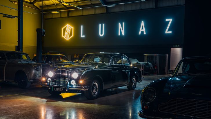 Редкое купе Bentley S2 Continental 1961 года выпуска превратили в электромобиль