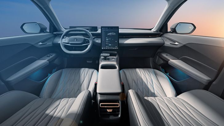 Салон Changan Lamore