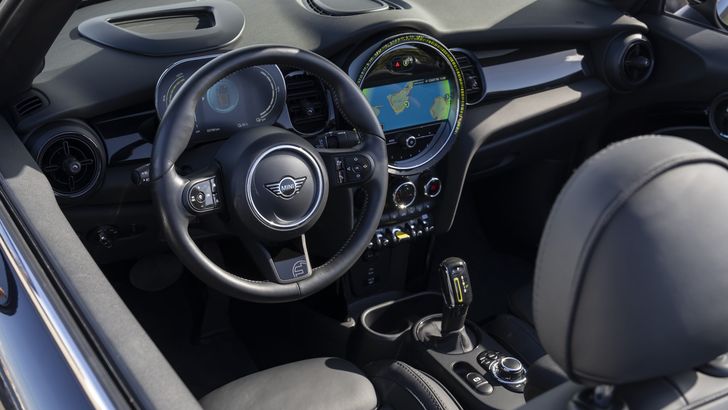 Салон MINI Cooper SE Convertible