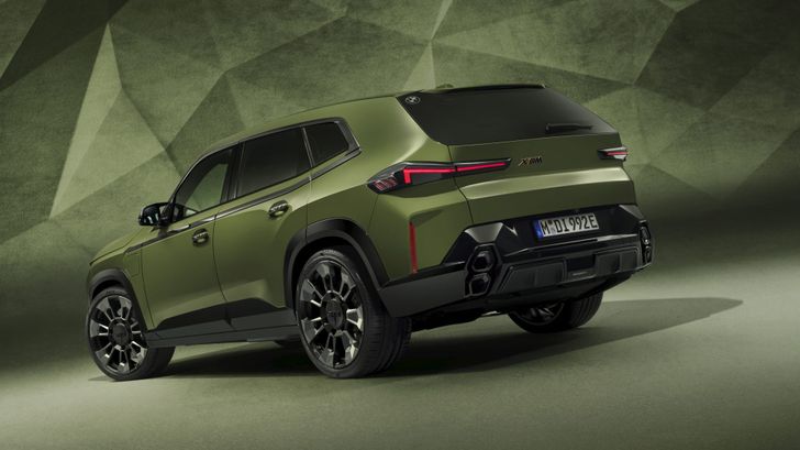 BMW XM в новом оттенке