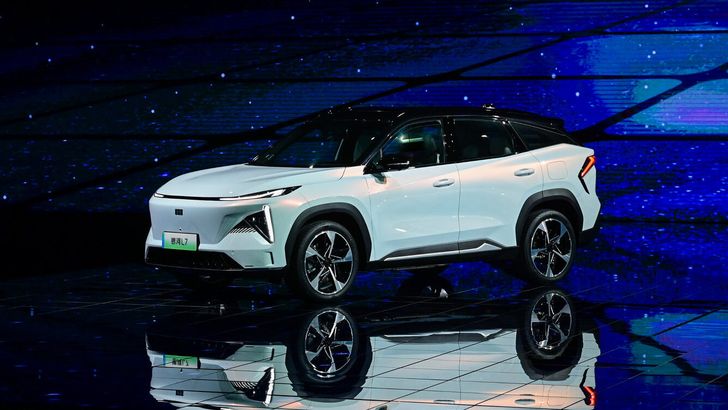 Geely представила серию гибридных и электрических моделей под новым брендом Galaxy