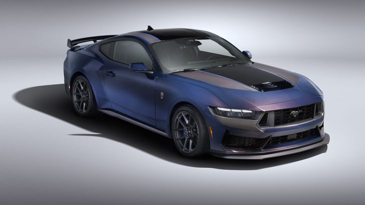 Ford впервые показал салон Mustang Dark Horse