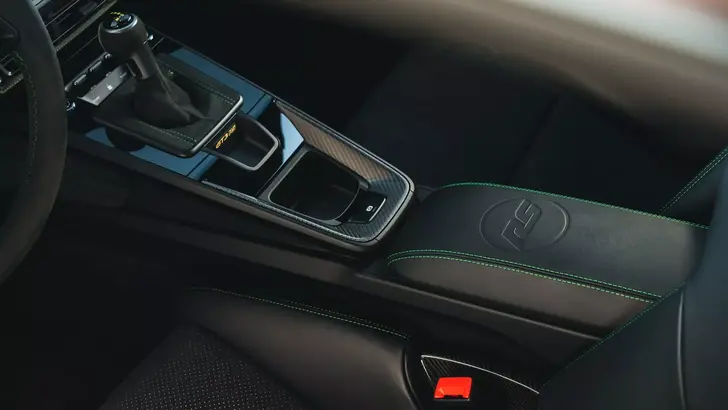 Интерьер Porsche 911 GT3 RS Tribute to Carrera RS Package