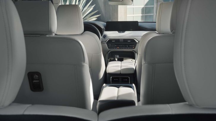 Интерьер Mazda CX-90
