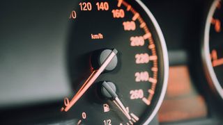 Спидометр автомобиля