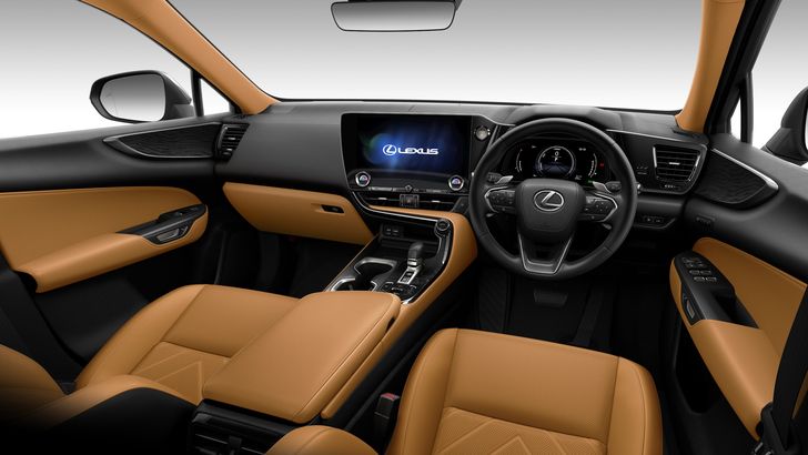 Cалон обновленного Lexus NX