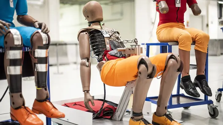 Манекены в краш-лаборатории Skoda