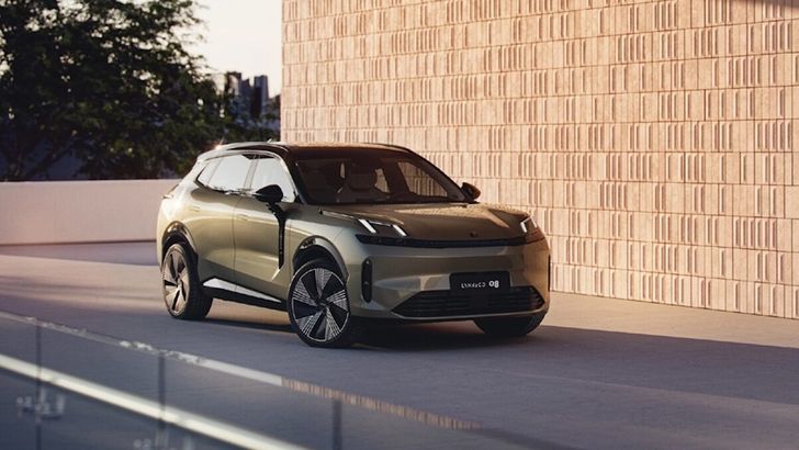 Компания Geely опубликовала первые изображения нового гибридного кроссовера Lynk & Co 08