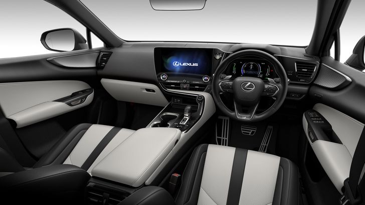 Cалон обновленного Lexus NX