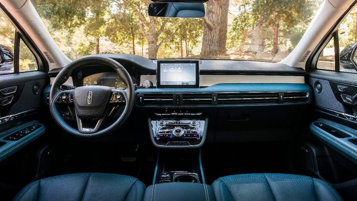 Интерьер Lincoln Corsair