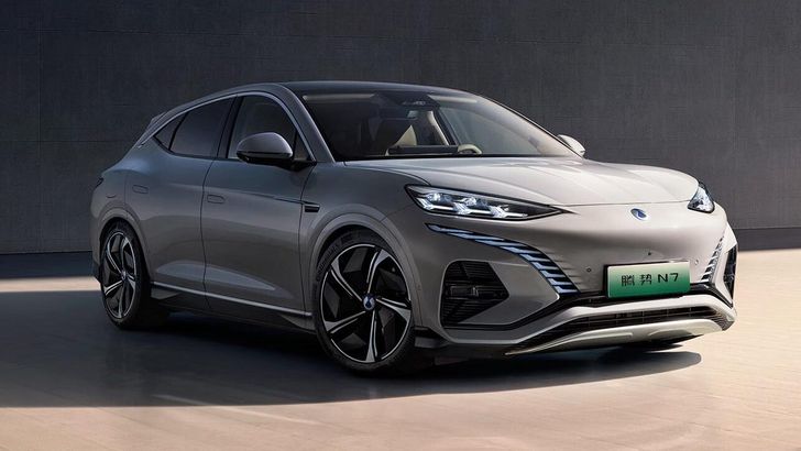 Компания BYD представила в Китае новый кроссовер Denza N7