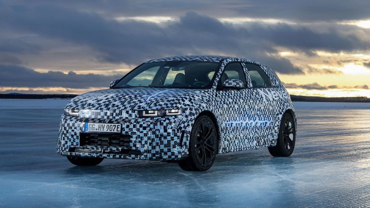 Новый суперкроссовер Hyundai Ioniq 5 N вышел на зимние тесты в Швеции