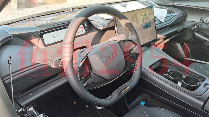 Интерьер Exeed E03