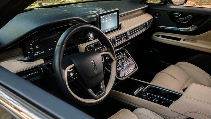 Интерьер Lincoln Corsair