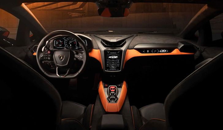 Интерьер Lamborghini Revuelto