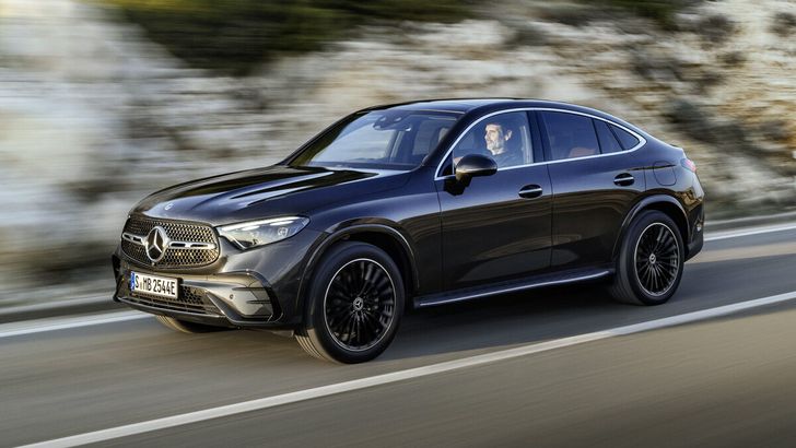 Представлен новый Mercedes-Benz GLC Coupe: подруливающая задняя ось и только гибриды