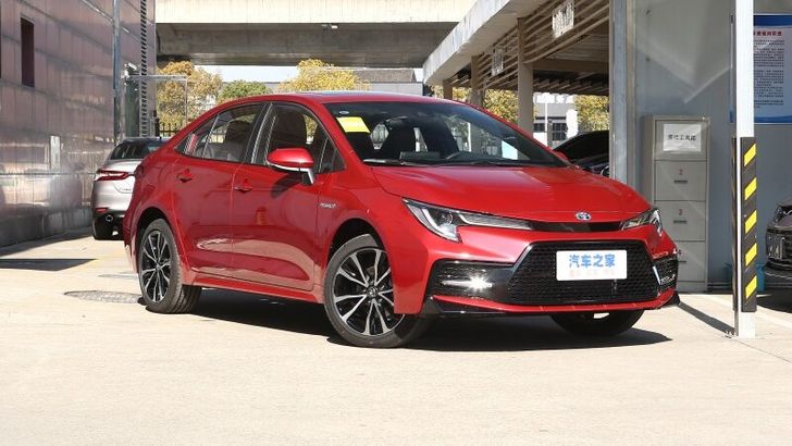 В Россию привезли китайскую Toyota Corolla. Сколько она стоит