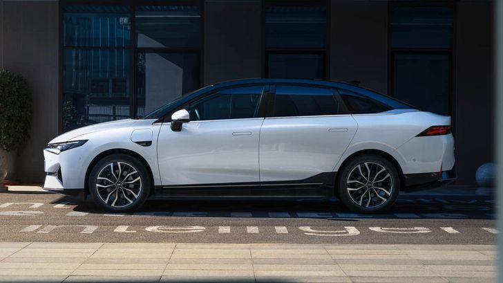 В России появились электрические седаны Xpeng P5: известны цены