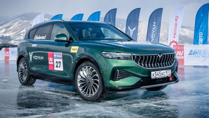 Voyah Free на льду Байкала