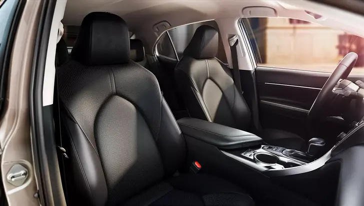 Интерьер Toyota Camry