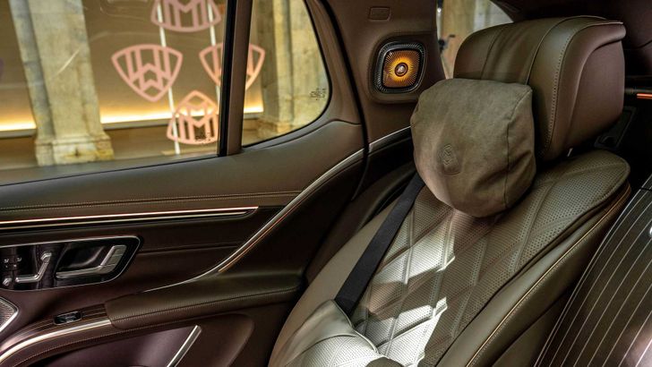 Салон Mercedes-Maybach EQS 680 SUV