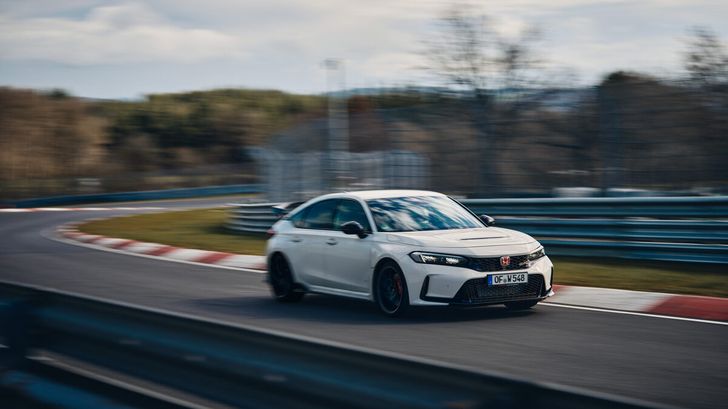 «Заряженный» Honda Civic Type R установил рекорд скорости