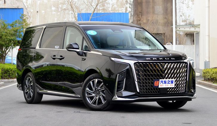 В России стал доступен китайский аналог Mercedes-Benz V-Class почти за 5 млн рублей