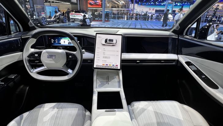 Интерьер Geely Galaxy L7