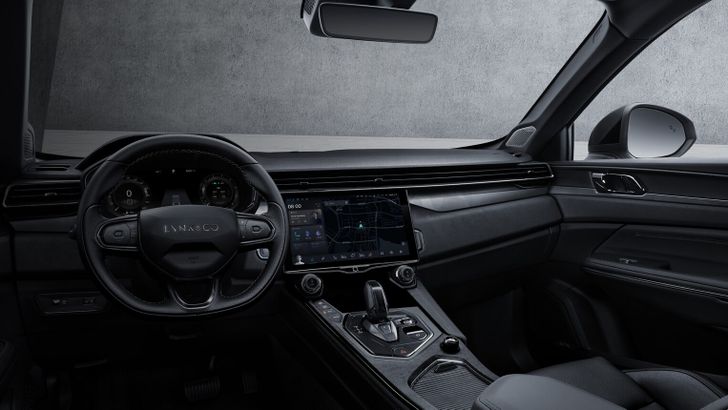 Интерьер Lynk & Co 01