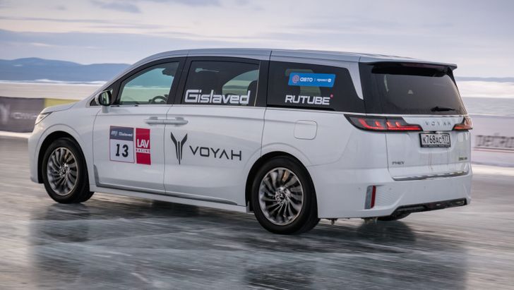 Voyah Dream на льду Байкала