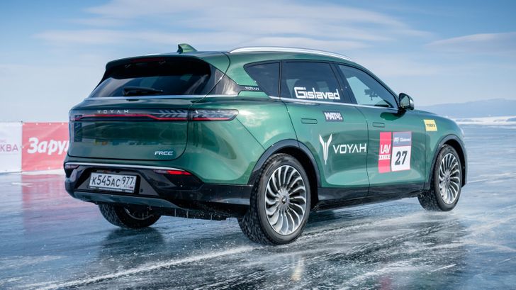 Voyah Free на льду Байкала