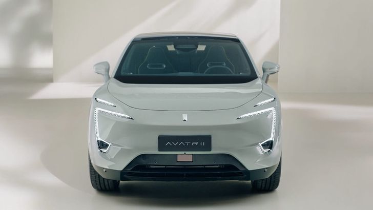В России начались продажи новых электрических кроссоверов Avatr 11 от Changan и Huawei